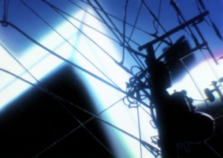 Serial Experiments Lain — Layer 01: Weird (Странность) — кадр 13